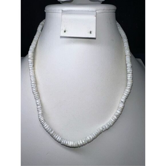 Vintage Loop Closure Pooka Shell Necklace - Picture 1 of 6